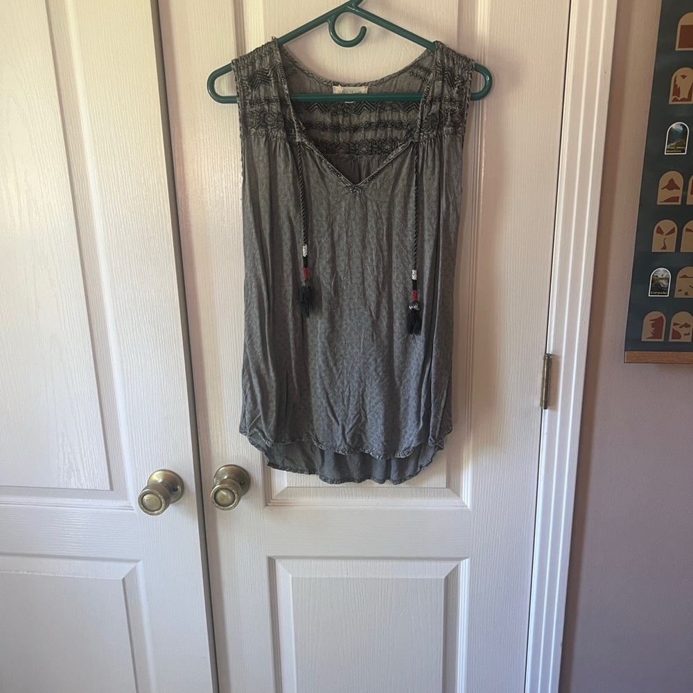 F25 Luna Moon Gray Sleeveless Blouse